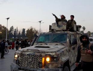 Syrian anti-regime fighters advance towards Homs city