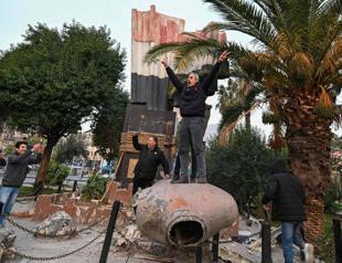 With regime toppled, Syrians take down statues of late Hafez al-Assad