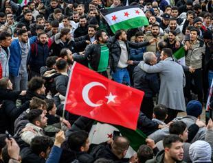 Syrian refugees in Türkiye celebrate fall of Assad
