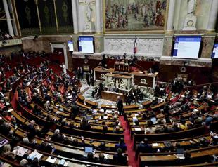 French parliament adopts law to keep gov’t functioning until new budget