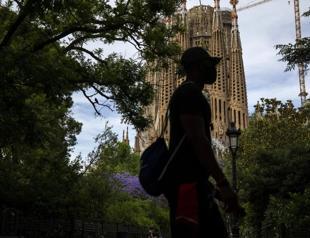 Spain targets Airbnb in illegal ads probe