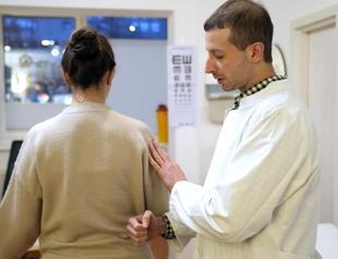 German health system grapples with potential returns of Syrian doctors