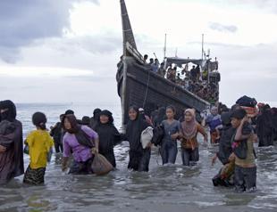 Sri Lanka navy to aid boat of Rohingya