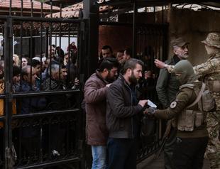 Regime soldiers hand in weapons to Syria’s new leadership