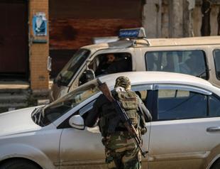 Syrian forces target pro-Assad fighters after deadly clashes