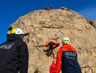 Türkiyes highest mountain hosts search, rescue training