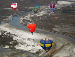 Nepal hosts hot air balloon festival