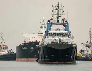 Egypt tests new extension of the Suez Canal