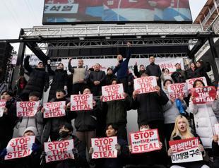 Hundreds rally for Yoon as new arrest bid beckons