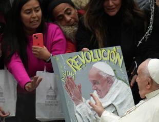 Pope warns about AI, fake news and manipulating minds