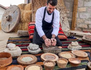 Turkish chef recreates 8,600-year-old Neolithic bread