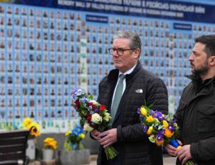 UKs Starmer inks 100-year accord during Ukraine visit