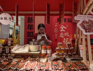 Weak yuan, tariff threats add to Beijings economic puzzle