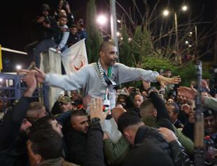 29 released Palestinian prisoners arrive in Gaza under ceasefire exchange