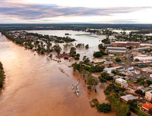 One dead in Australia floods as authorities order evacuation