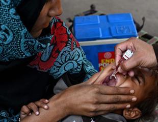 Pakistan police officer killed as polio vaccination drive starts