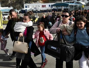 Hundreds of quakes shake Greek Islands, forcing evacuations