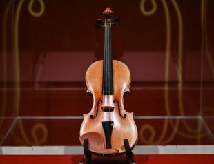 A 1714 Stradivarius violin up for auction