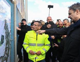 Mitsotakis visits Santorini as earthquakes keep rattling volcanic island