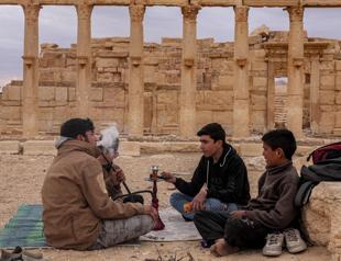 Syrians back to famed Palmyra ruins