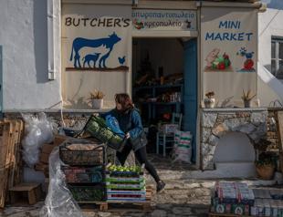 Greece announces measures to support businesses on quake-hit islands