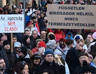 Orban pledges to ousts liberal networks by Easter