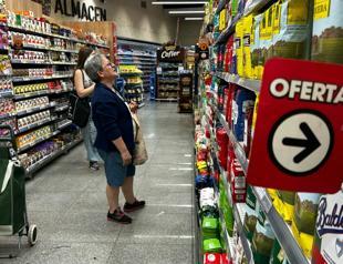 Argentinas economy shrinks 1.8 pct, less than expected