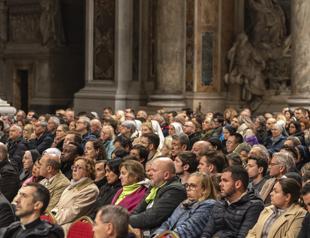 Pope stable after calm night: Vatican