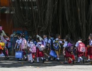 Heatwave shuts down schools in Philippine capital