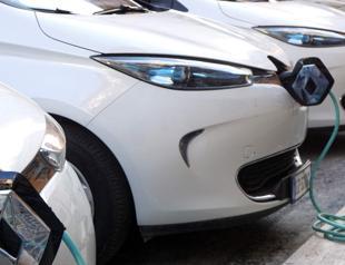 EU offers emission rule delay to spare carmakers from fines