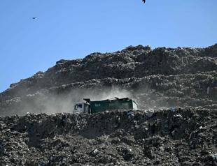 New Delhi vows to flatten monster garbage pile