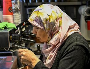 70-year-old barista wins hearts at Istanbul cafe