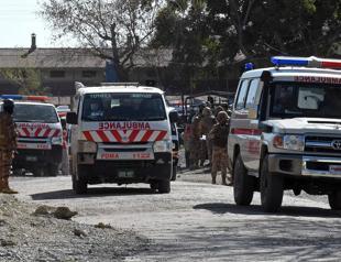 At least 25 bodies retrieved from Pakistan train siege