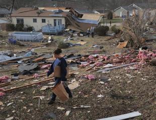At least 33 dead as tornadoes ravage central US