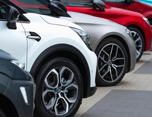 Hybrid vehicles sell faster than EVs in used car market