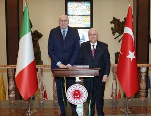 Defense chief meets with Italian counterpart