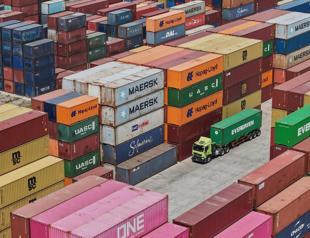 China ready to fight US trade war, EU seeks to cool tensions