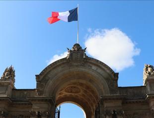 France expels 12 Algerian officials in retaliation