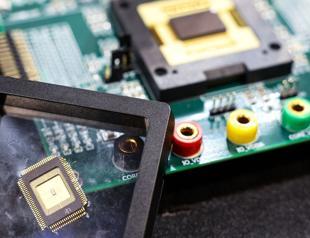 Analysts warn US could be handing chip market to China