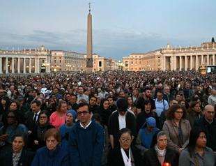 As world mourns, cardinals prepare popes funeral