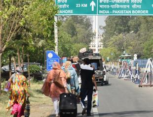 Indian and Pakistani troops exchange fire in Kashmir