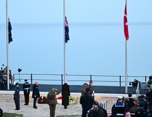 Australians, New Zealanders gather at Anzac Cove in Çanakkale for dawn service
