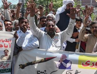 Indian and Pakistani troops exchange fire in Kashmir