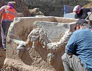 Sarcophagus with garland found in Stratonikeia