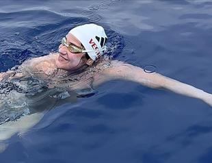 Turkish swimmer conquers treacherous Kaiwi Channel
