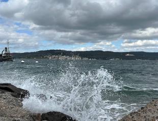 Strong winds disrupt daily life across Marmara region