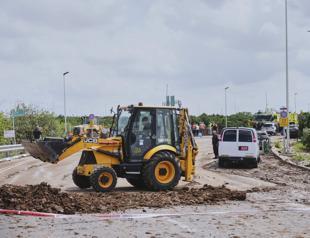 Houthi missile hits near Israels main airport