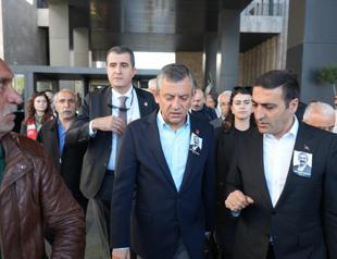 CHP leader attacked after Sırrı Süreyya Önders memorial