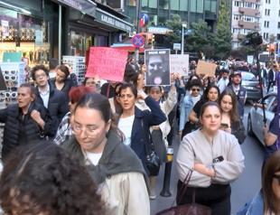 Women lead march to protest Istanbul femicide