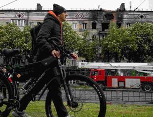 Ukraine, Russia trade aerial attacks ahead of WWII victory parade